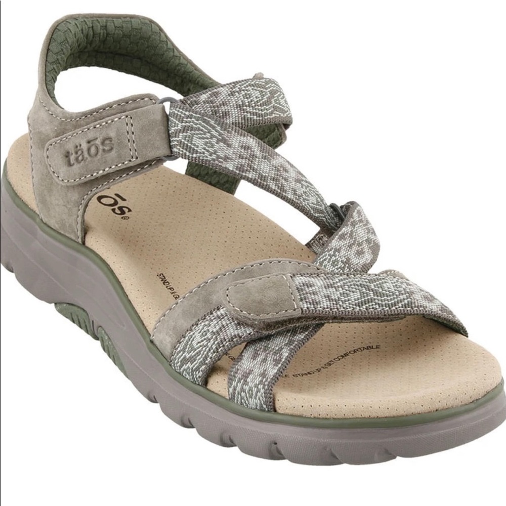 Taos Zen like new condition. Size 6